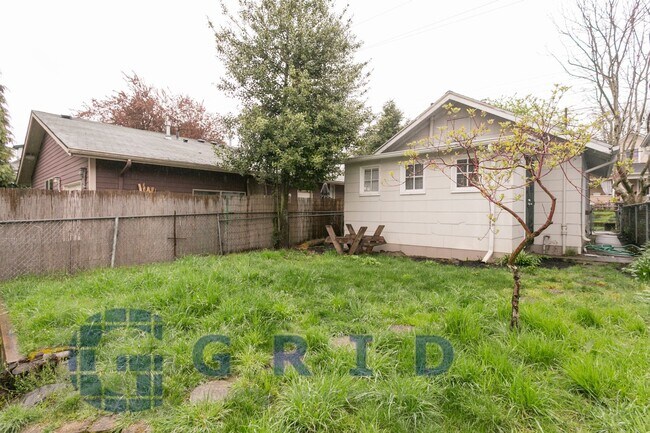 Building Photo - Gorgeous Bungalow in Mississippi Corridor!