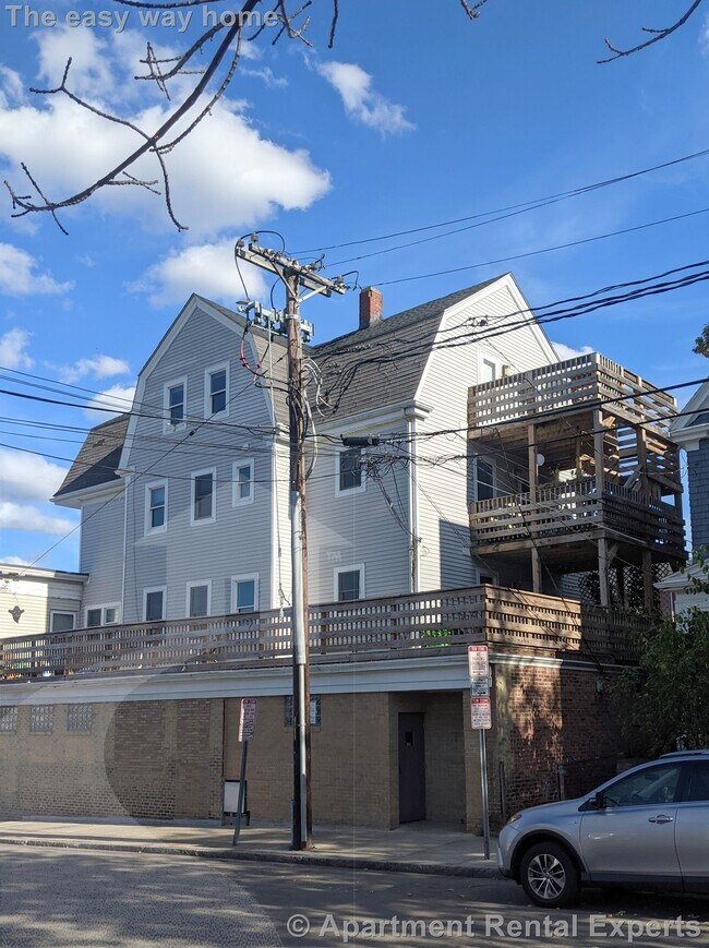 Building Photo - 714 Broadway