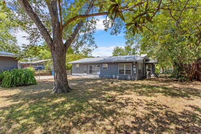 Building Photo - CONTEMPORARY HOME IN ALAMO HEIGHTS
