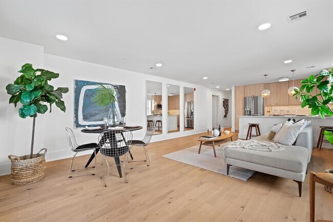 Primary Photo - 525 Ave E