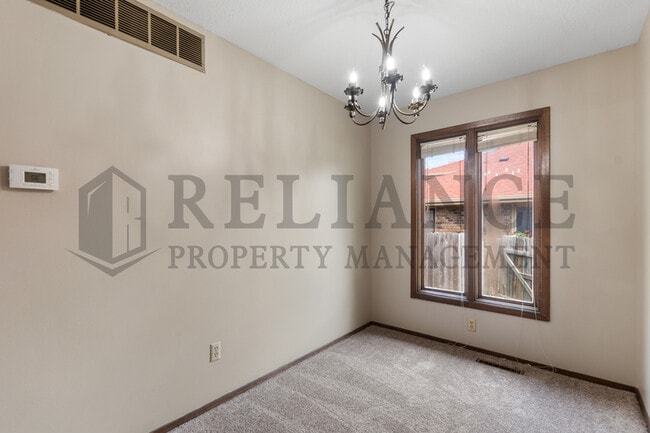 Building Photo - 2241 S White Oak Dr