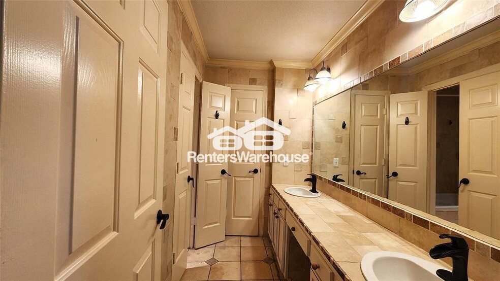 Building Photo - 2508 Bering Dr