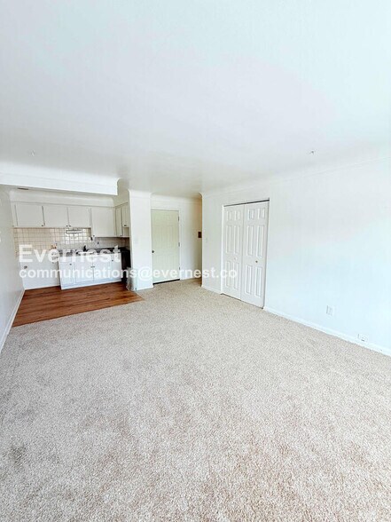 Building Photo - 15601 Schoolcraft Rd