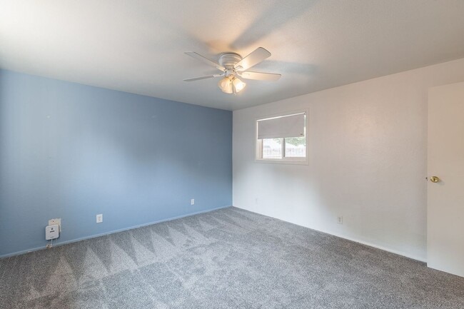 Building Photo - 2 Bedroom 1 Bathroom Unit Available Near BSU