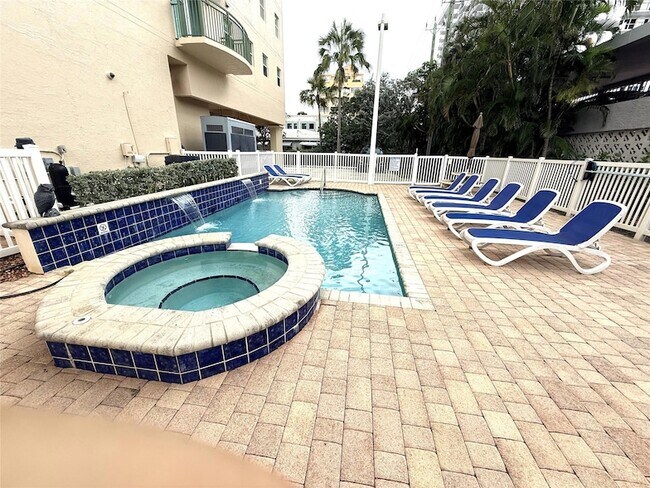 Building Photo - 3210 NE 5th St