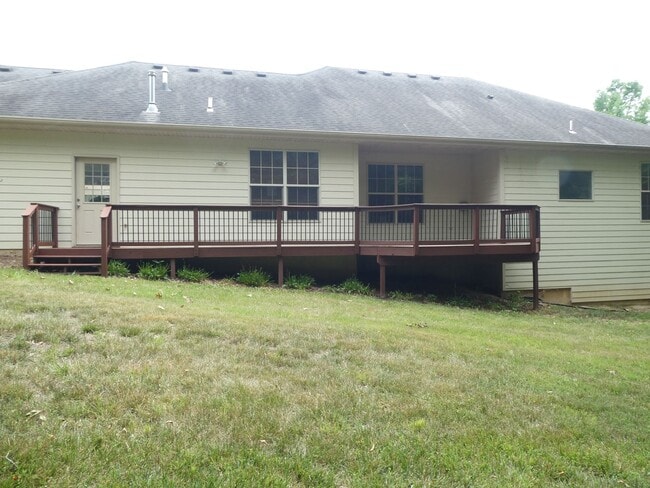 Building Photo - 3 Bedroom House in Mill Creek Manor