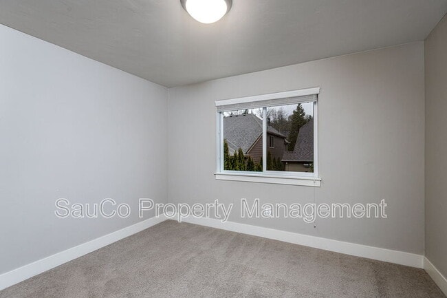 Building Photo - 13227 SW Maxfield Ln