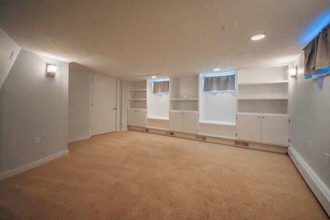 Building Photo - 49 Riverside Ave
