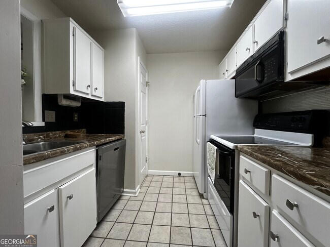 Building Photo - 2165 S Milledge Ave