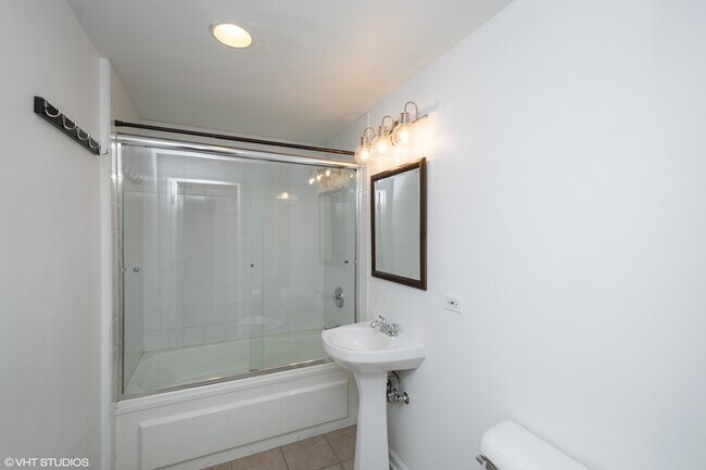 Building Photo - 1019 W Jackson Blvd