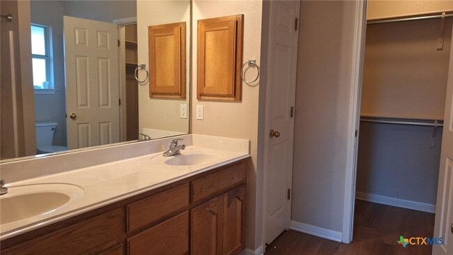 Building Photo - 1111 Blazewood Dr