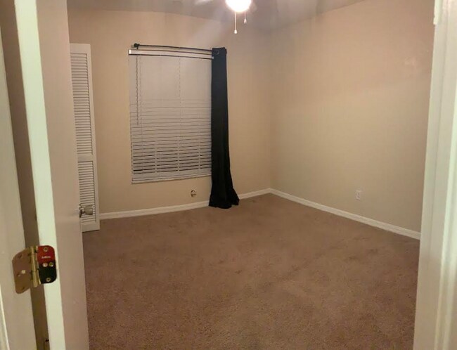 Building Photo - 2134 Country Club Blvd