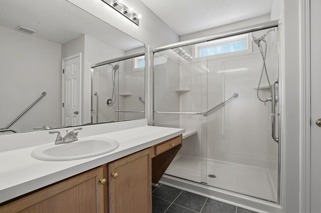 Building Photo - RANCH HOME with 3 bedrooms and 2 baths-CONVENIENT LOCATION