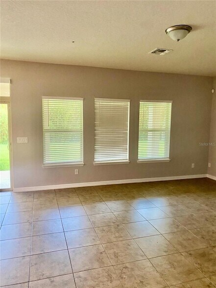 Building Photo - 14847 Golden Sunburst Ave