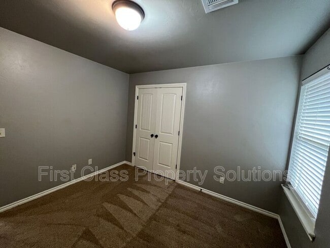 Building Photo - 129 Ashley Dr