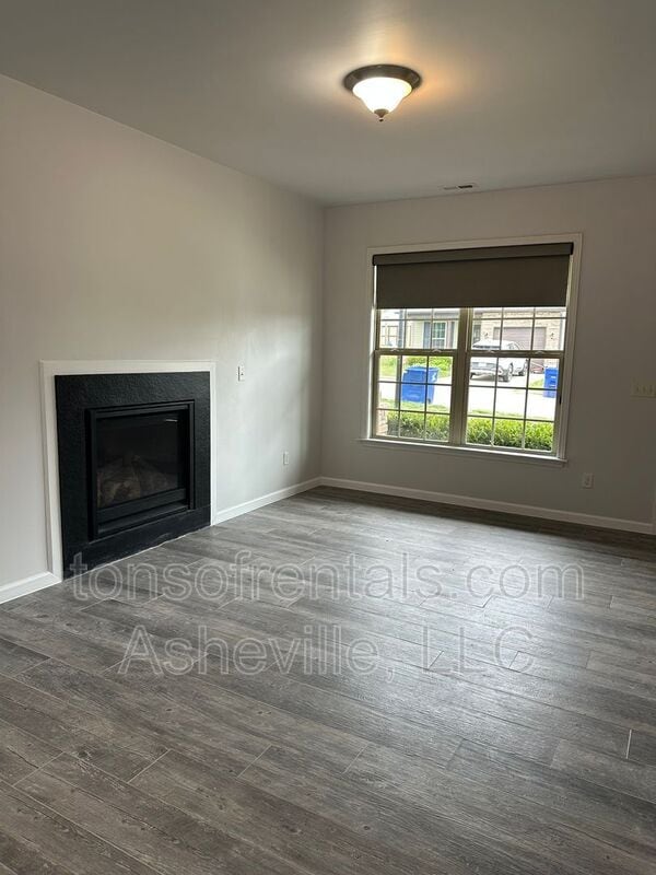 Building Photo - 33 Mallard Run Dr