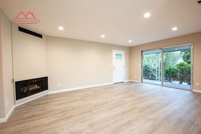 Building Photo - 3820 Moorpark Ave