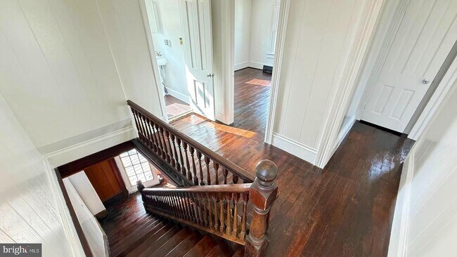 Building Photo - 6 Fern Ave