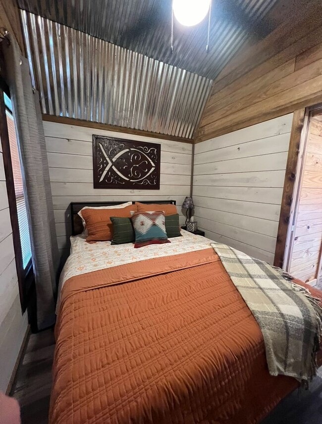 Building Photo - AIRBNB RENTAL ONLY - KARAGAN COTTAGE