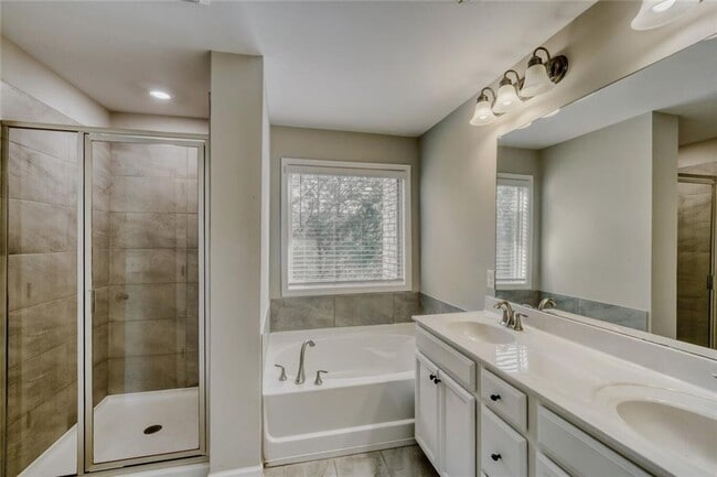 Building Photo - 901 Sunset Park Dr