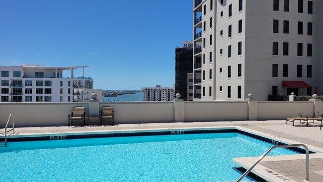 Building Photo - Short term ONLY luxury 2/2 condo in the heart of downtown Sarasota