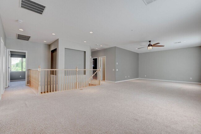 Building Photo - 2589 Chateau Clermont St