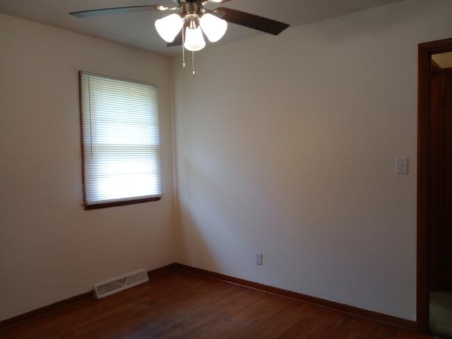 Building Photo - 609 Pennant St