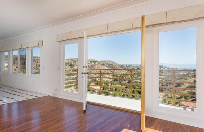 Building Photo - 40 Saddlebow Rd