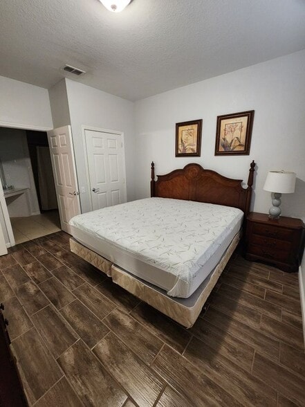 Building Photo - 4802 Cayview Ave