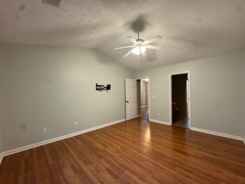 Building Photo - 350 Bee Rd