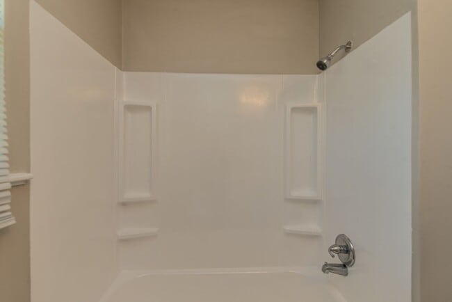 Building Photo - $1,300 - 3 bed/2 bath house for rent in Fl...