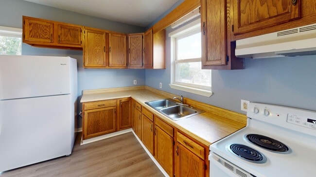 Building Photo - 230 W 3rd St