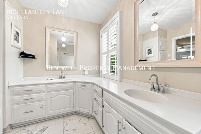 Building Photo - 805 Llanelly Ln