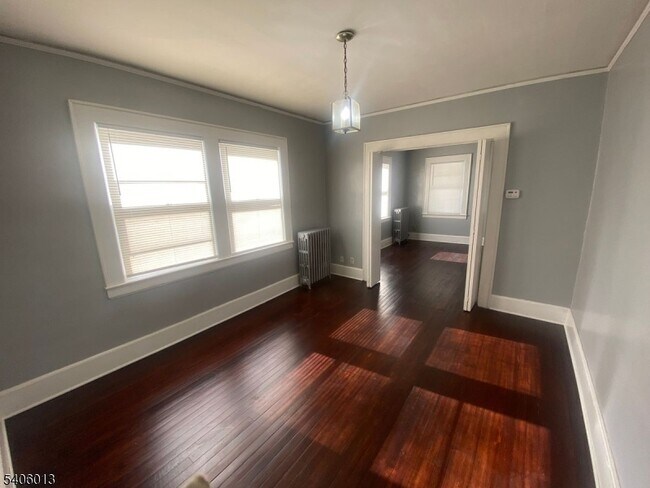 Building Photo - 133 Willowdale Ave