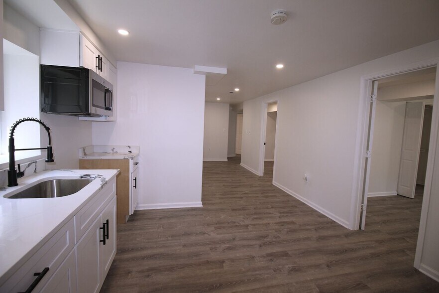Building Photo - 11703 Caplinger Rd