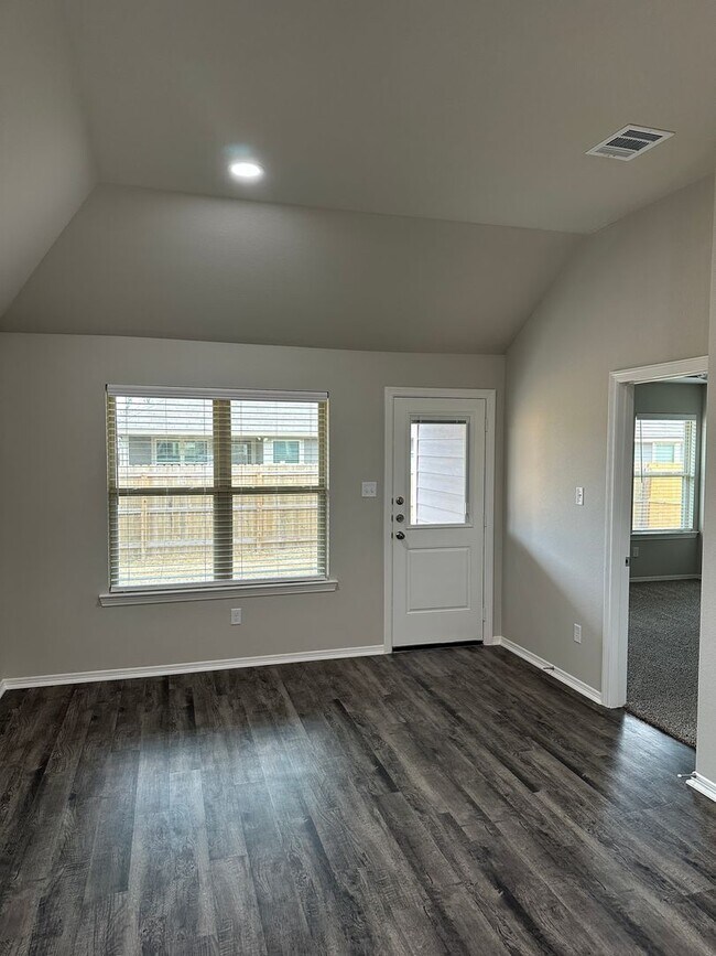 Building Photo - Navasota - NEW BUILD -3 bedrooms / 2 bath / 2 car garage with fenced in yard.
