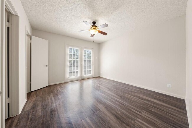 Building Photo - 2314 Parker Ln