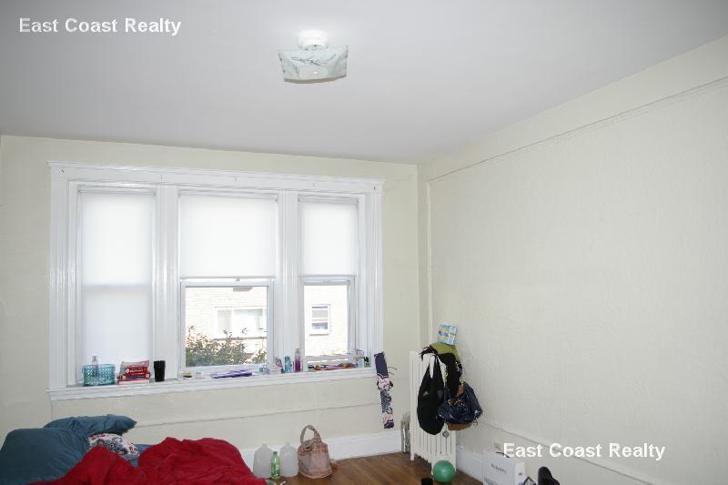 Building Photo - 51 Linden St