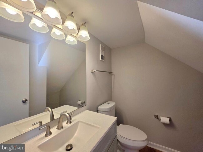 Building Photo - 2510 N Dearing St