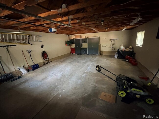 Building Photo - 1341 Catalpa Dr