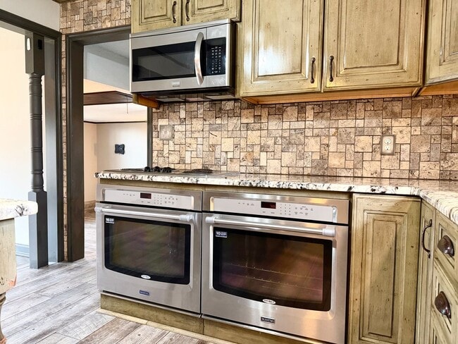 Building Photo - 2811 Thrush Dr