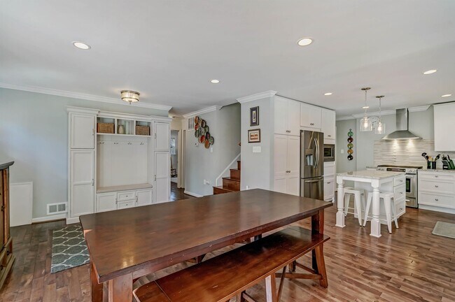 Building Photo - 6612 Kerns Rd