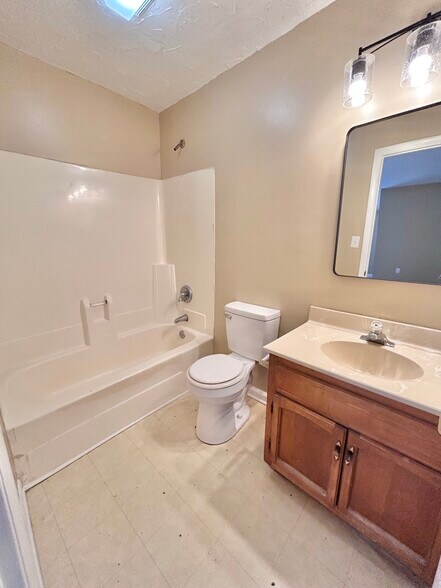 Building Photo - 206 Robin Ln