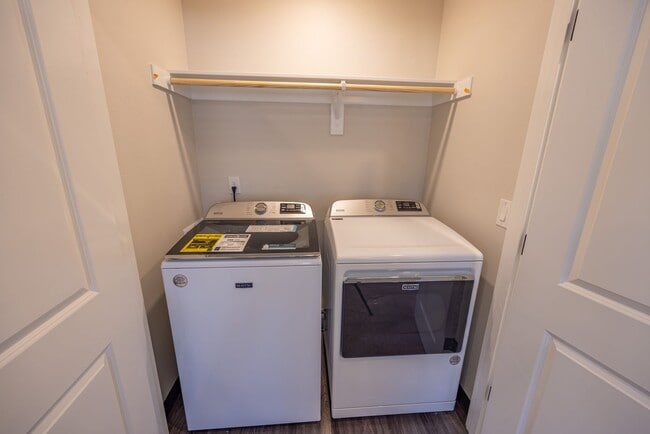 Building Photo - 2007 E 13th St