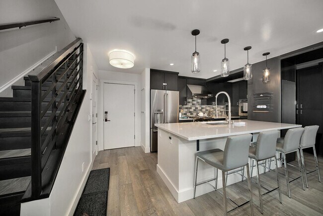 Building Photo - 113 Lost Creek Ln