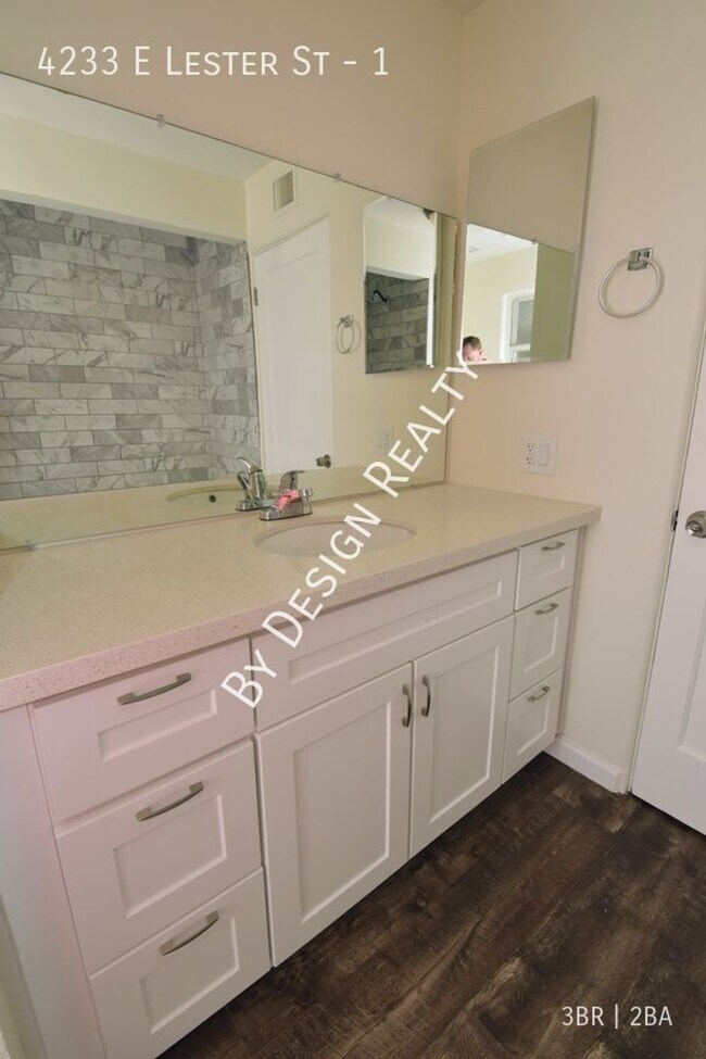 Building Photo - Modern and Spacious 3 Bed 2 Bath with Desi...