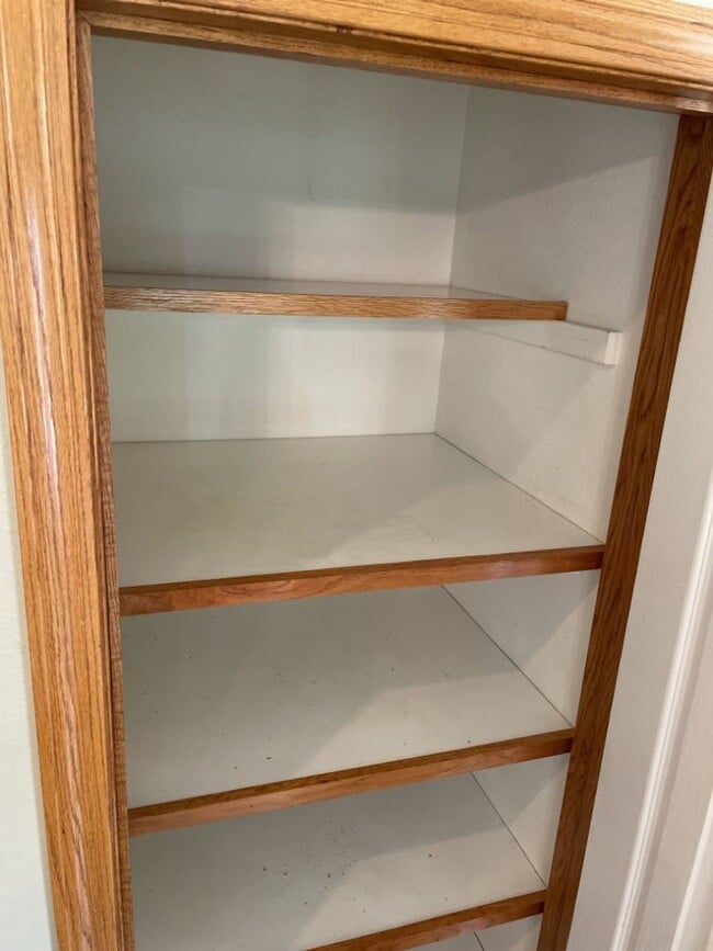 Building Photo - Start a Lease by 12/1 and Receive a $500 R...