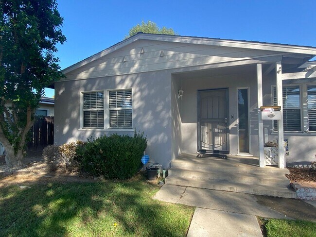 Building Photo - 3BD/2BA Beautiful Riverside Home!!