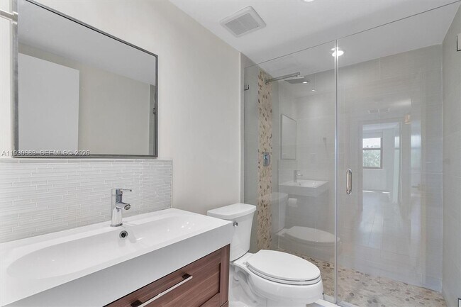 Building Photo - 10101 E Bay Harbor Dr