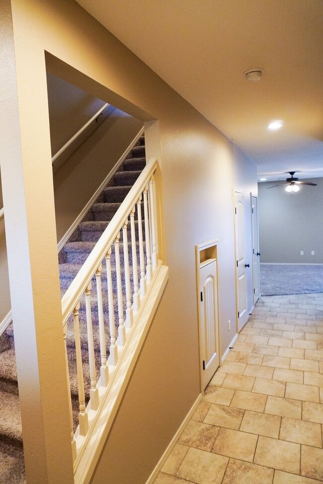 Building Photo - 3-Bed Duplex w Garage + Fenced Yard + Balcony